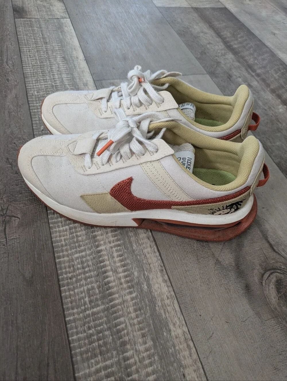 Nike Air Max Pre-Day SE Sun Club Low Top Light Orewood Brown Size 7 DM0037-100